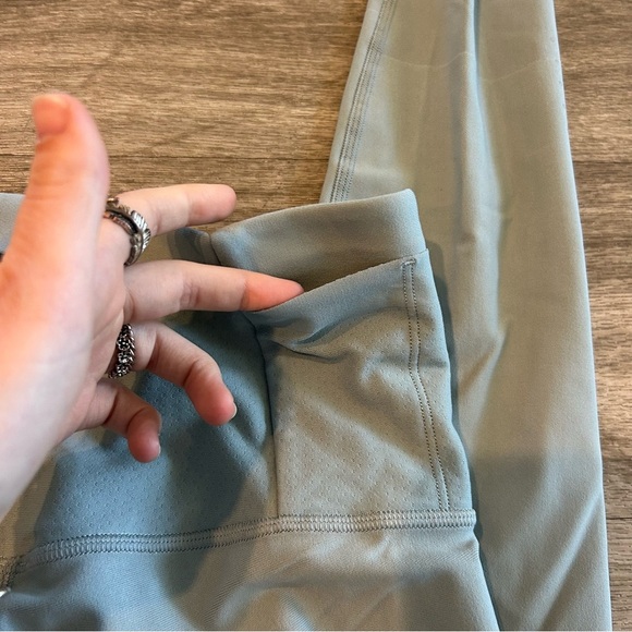 Lululemon Zoned In High Rise Tight 27’ Light Blue Full Length Leggings Size 6 - Picture 5 of 10